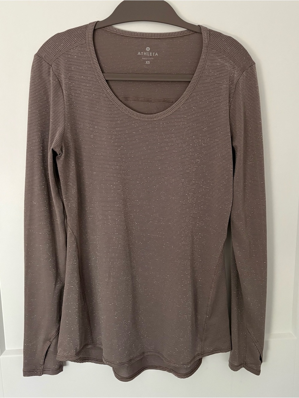 Athleta Long Sleeve Scoop Neck Top in Mauve Brown